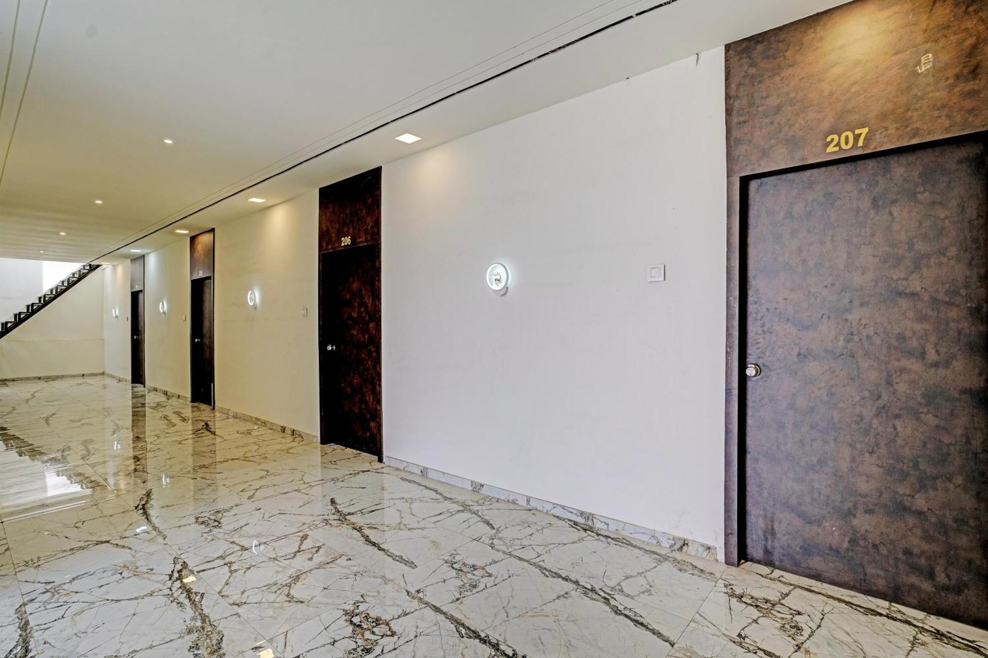 Hotel O White Palace Hotel Rajkot Exterior photo